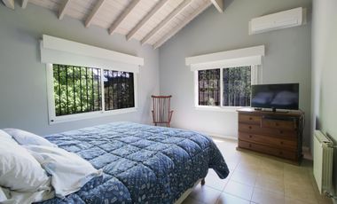 VENTA CASA 4 AMB 2 PLANTAS PISCINA JARDÍN LOTE 1000 M2