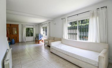 VENTA CASA 4 AMB 2 PLANTAS PISCINA JARDÍN LOTE 1000 M2