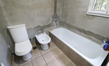 VENTA CASA 4 AMB 2 PLANTAS PISCINA JARDÍN LOTE 1000 M2