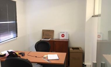 Oficina armada en muy buen estado en  Colectora Panamericana - Vte. Lopez