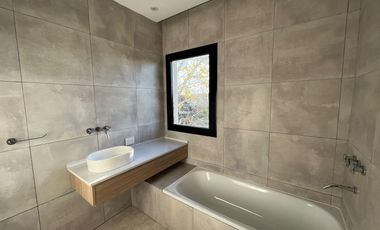 Casa en venta - 4 Dormitorios 3 Baños - 1.177Mts2- Tigre