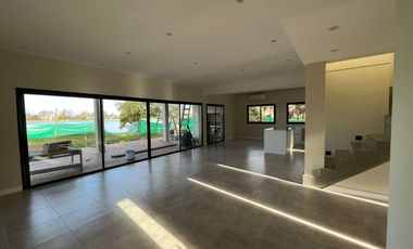 Casa en venta - 4 Dormitorios 3 Baños - 1.177Mts2- Tigre