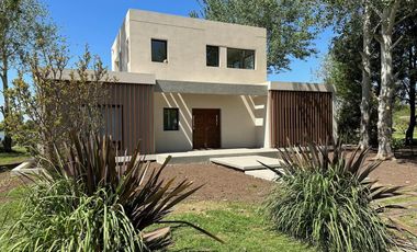 Casa en venta - 4 Dormitorios 3 Baños - 1.177Mts2- Tigre