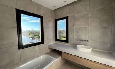 Casa en venta - 4 Dormitorios 3 Baños - 1.177Mts2- Tigre