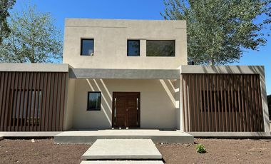 Casa en venta - 4 Dormitorios 3 Baños - 1.177Mts2- Tigre