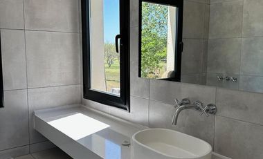 Casa en venta - 4 Dormitorios 3 Baños - 1.177Mts2- Tigre