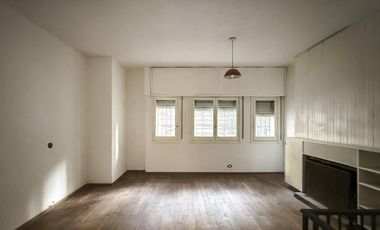 Casa de 3 dormitorios en planta alta con terraza y parrilla