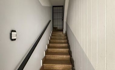 Casa de 3 dormitorios en planta alta con terraza y parrilla