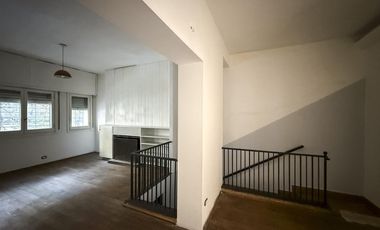 Casa de 3 dormitorios en planta alta con terraza y parrilla