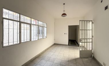 Casa de 3 dormitorios en planta alta con terraza y parrilla