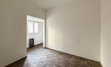 Casa de 3 dormitorios en planta alta con terraza y parrilla