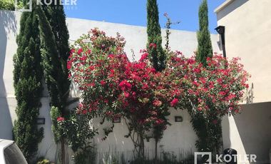 Excelente Dúplex 3 amb c/patio y entrada de auto