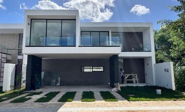 CASA EN VENTA EN PRIVADA SOLUNA