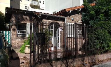 VIVIENDA / COMERCIAL -  A 50 mts.  de Estación Adrogué