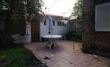 VIVIENDA / COMERCIAL -  A 50 mts.  de Estación Adrogué