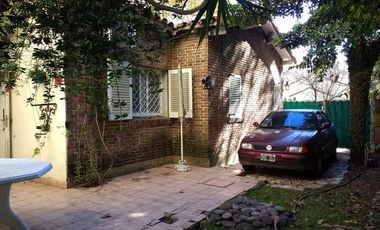 VIVIENDA / COMERCIAL -  A 50 mts.  de Estación Adrogué