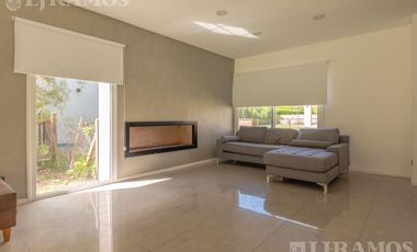 Casa con 3 dormitorios en venta  en Los Sauces - Nordelta