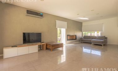 Casa con 3 dormitorios en venta  en Los Sauces - Nordelta