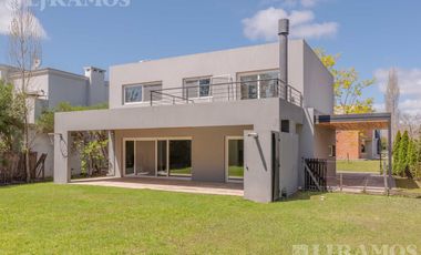 Casa con 3 dormitorios en venta  en Los Sauces - Nordelta