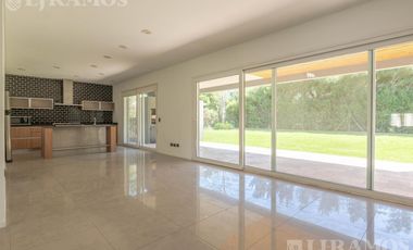 Casa con 3 dormitorios en venta  en Los Sauces - Nordelta