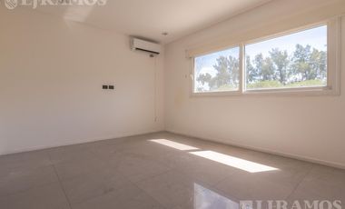 Casa con 3 dormitorios en venta  en Los Sauces - Nordelta