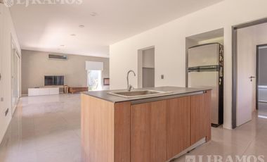 Casa con 3 dormitorios en venta  en Los Sauces - Nordelta