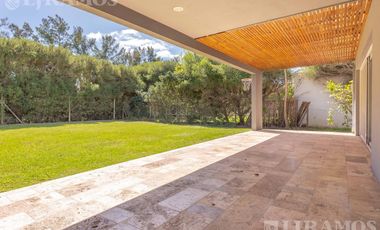 Casa con 3 dormitorios en venta  en Los Sauces - Nordelta