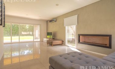 Casa con 3 dormitorios en venta  en Los Sauces - Nordelta