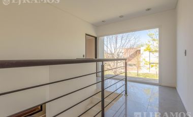 Casa con 3 dormitorios en venta  en Los Sauces - Nordelta