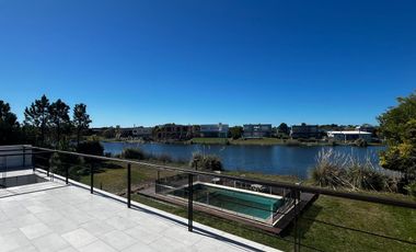 Casa en Venta - Costa Esmeralda Barrio Ecuestre