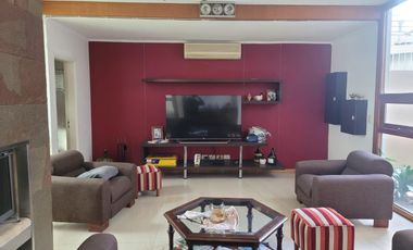 CASA MODERNA 4 AMBIENTES A MTS DE SEGUI, SOBRE LA CALLE QUINTANA AL 500