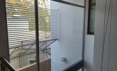 CASA MODERNA 4 AMBIENTES A MTS DE SEGUI, SOBRE LA CALLE QUINTANA AL 500