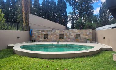 CASA MODERNA 4 AMBIENTES A MTS DE SEGUI, SOBRE LA CALLE QUINTANA AL 500