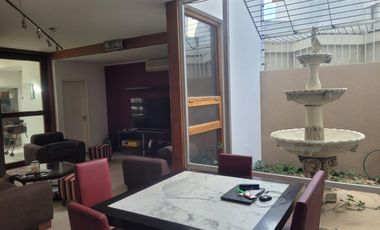 CASA MODERNA 4 AMBIENTES A MTS DE SEGUI, SOBRE LA CALLE QUINTANA AL 500