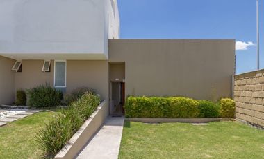 Casa moderna de un nivel en fraccionamiento con amenidades | Querétaro