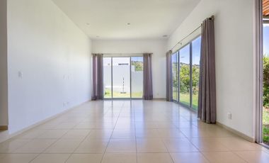 Casa moderna de un nivel en fraccionamiento con amenidades | Querétaro