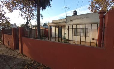 Vende Casa en Claypole a mts de 2 de Abril