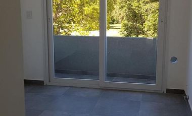 Venta de Departamento con Jardin en Manzanares chico,  4 ambientes