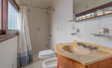 Vivienda de 4 ambientes mas galpón en venta, Alberti 5700, mar del plata.