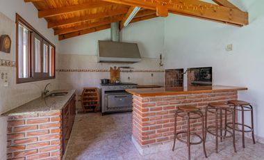 Vivienda de 4 ambientes mas galpón en venta, Alberti 5700, mar del plata.