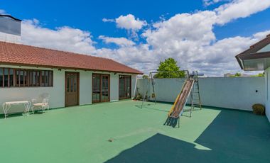 Vivienda de 4 ambientes mas galpón en venta, Alberti 5700, mar del plata.