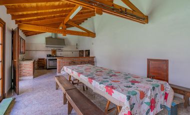 Vivienda de 4 ambientes mas galpón en venta, Alberti 5700, mar del plata.