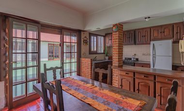Vivienda de 4 ambientes mas galpón en venta, Alberti 5700, mar del plata.