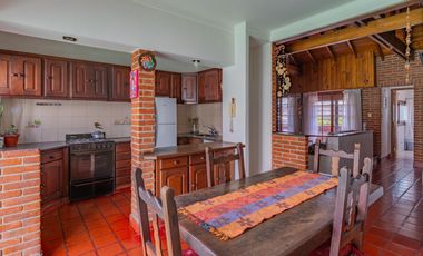 Vivienda de 4 ambientes mas galpón en venta, Alberti 5700, mar del plata.