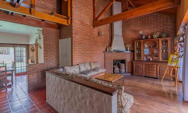 Vivienda de 4 ambientes mas galpón en venta, Alberti 5700, mar del plata.