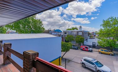 Vivienda de 4 ambientes mas galpón en venta, Alberti 5700, mar del plata.