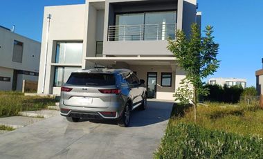 Casa en venta - 3 Dormitorios 3 Baños - 770mts2 - Hudson