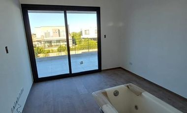 Casa en venta - 3 Dormitorios 3 Baños - 770mts2 - Hudson