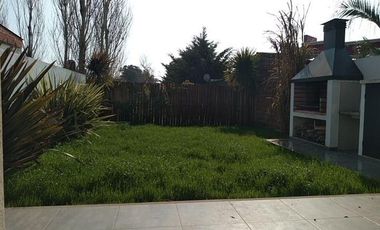 Casa en venta - 2 Dormitorios 1 Baño - 370Mts2 - Villa Parque Sicardi