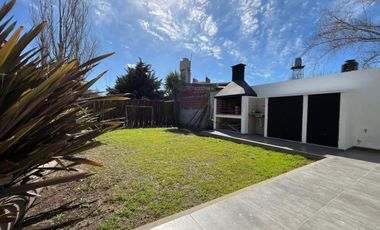 Casa en venta - 2 Dormitorios 1 Baño - 370Mts2 - Villa Parque Sicardi